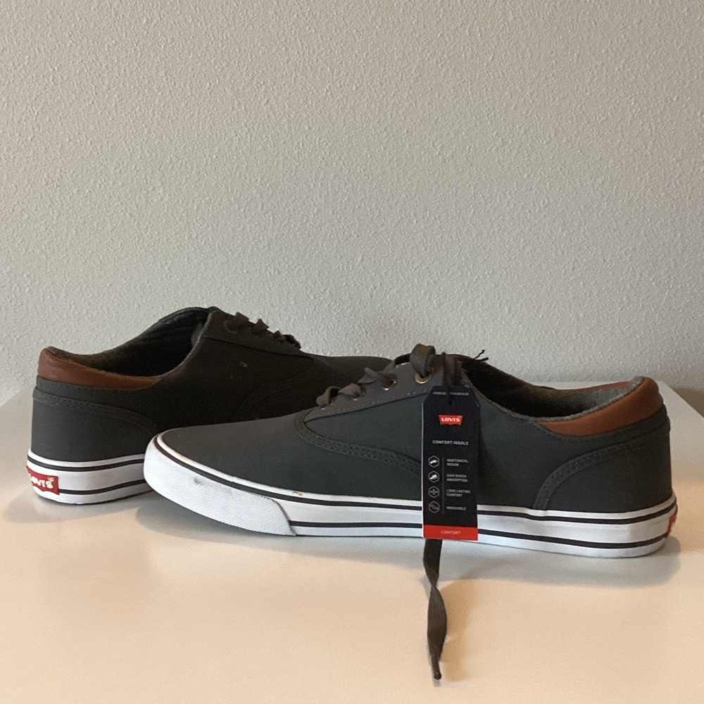 Levi's Men's Gray Canvas Low-Top Sneakers with Brown Trim Size 10.5 NB